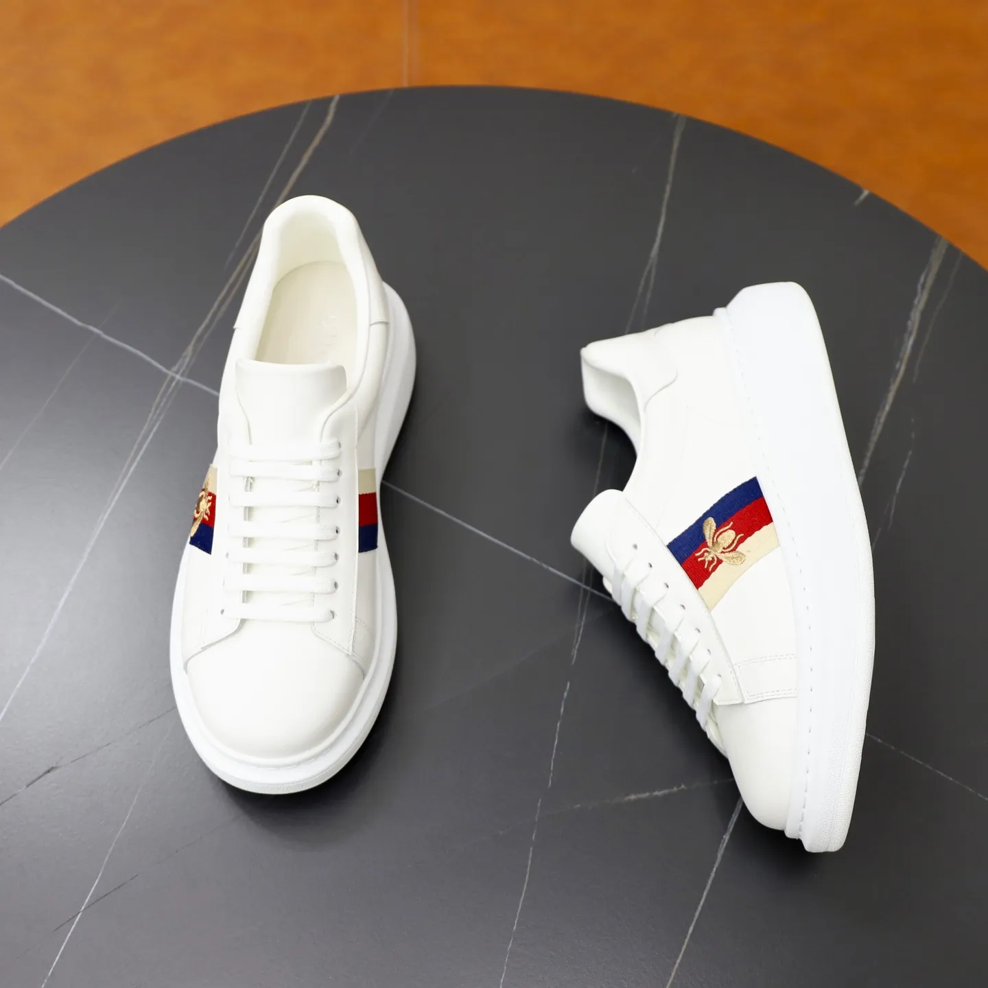 Ex-factory price: 540💰💰🙅‍♂️🙅‍♂️🙅‍♂️ Brand: GUCCI Standard code: 38-44 (45 customized) Grade: Same as the official website Material: Cowhide stitching Comfortable and breathable sheepskin lining Lightweight and wear-resistant sports outsole Style category: Men's fashionable casual shoes Running sports shoes Distinguished luxury brand elements Top luxury color: actual picture color